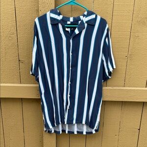 No Boundaries Navy Blue Short-Sleeve Vertical Stripe Button-Down Shirt
